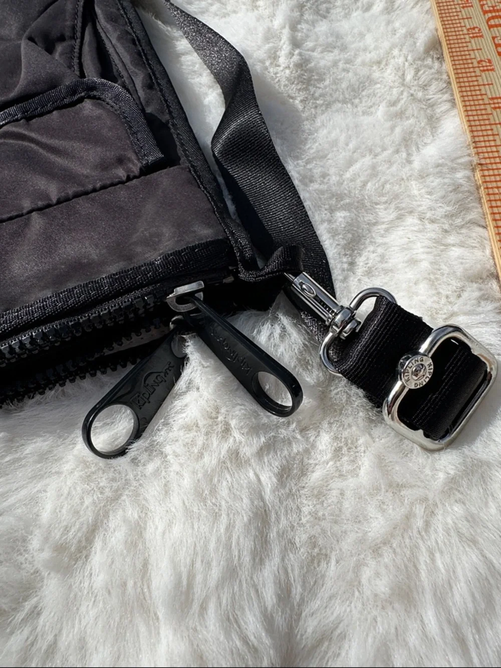 Kipling grilla girlz black crossbody purse multiple pockets adjustable strap